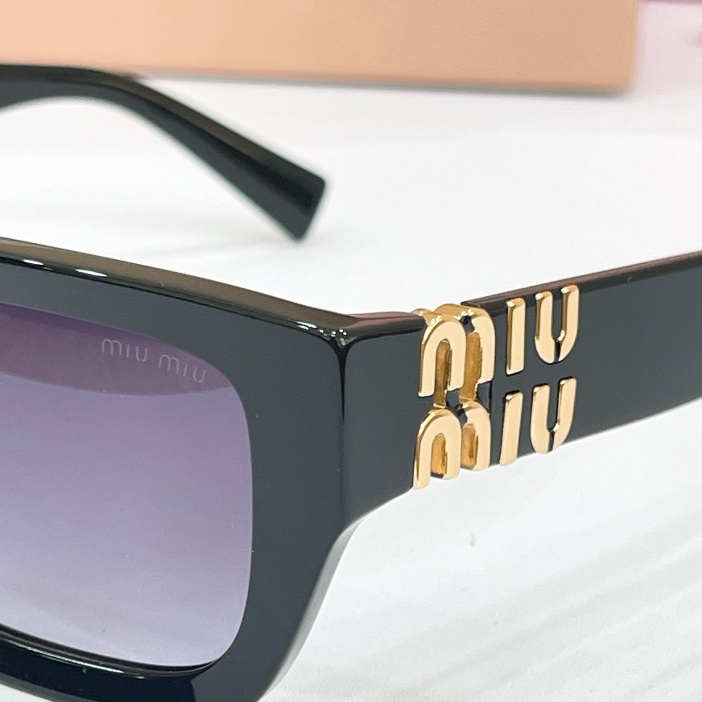 Miu Miu Sunglasses – MU C04S