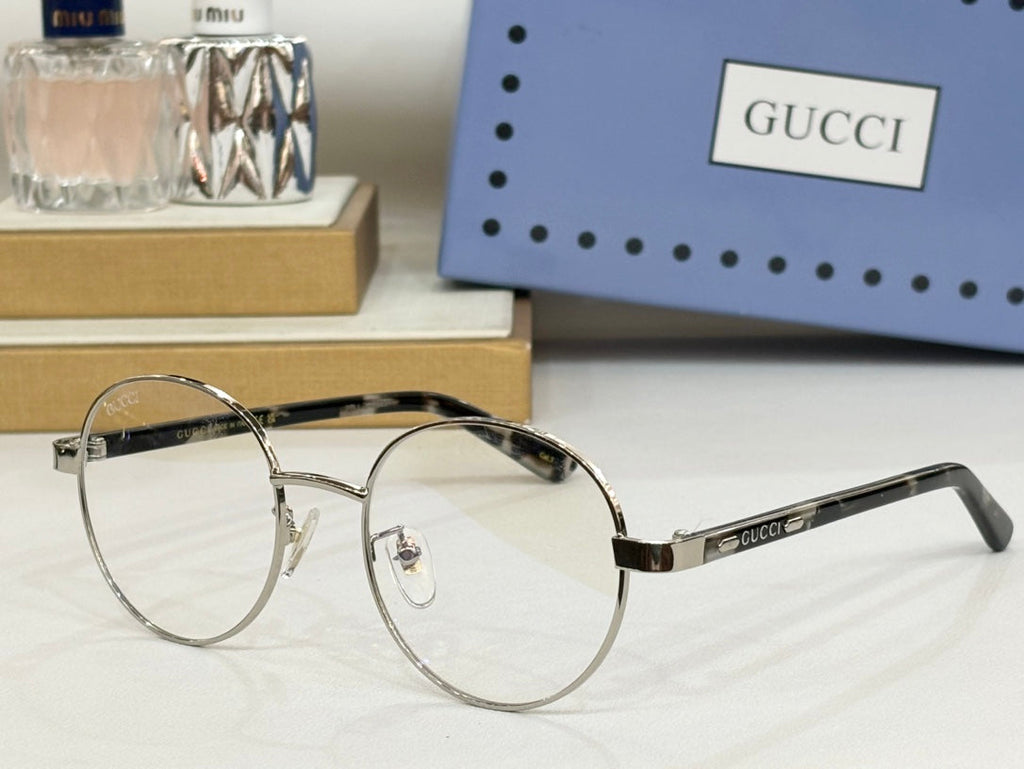Gucci Eyeglasses – GG1585O