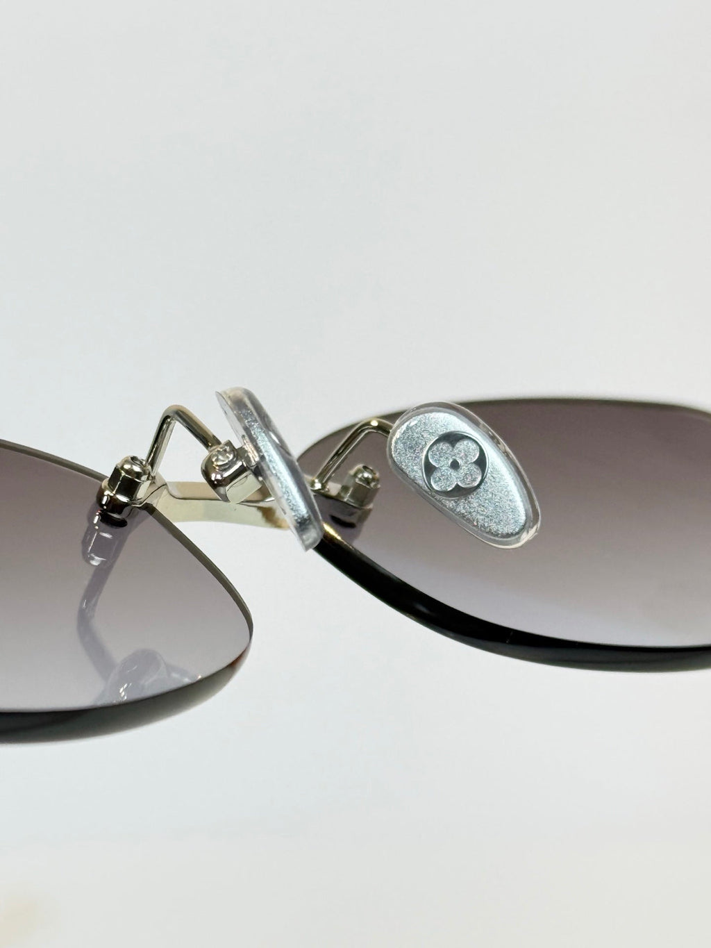 Louis Vuitton Sunglasses – Z3186U