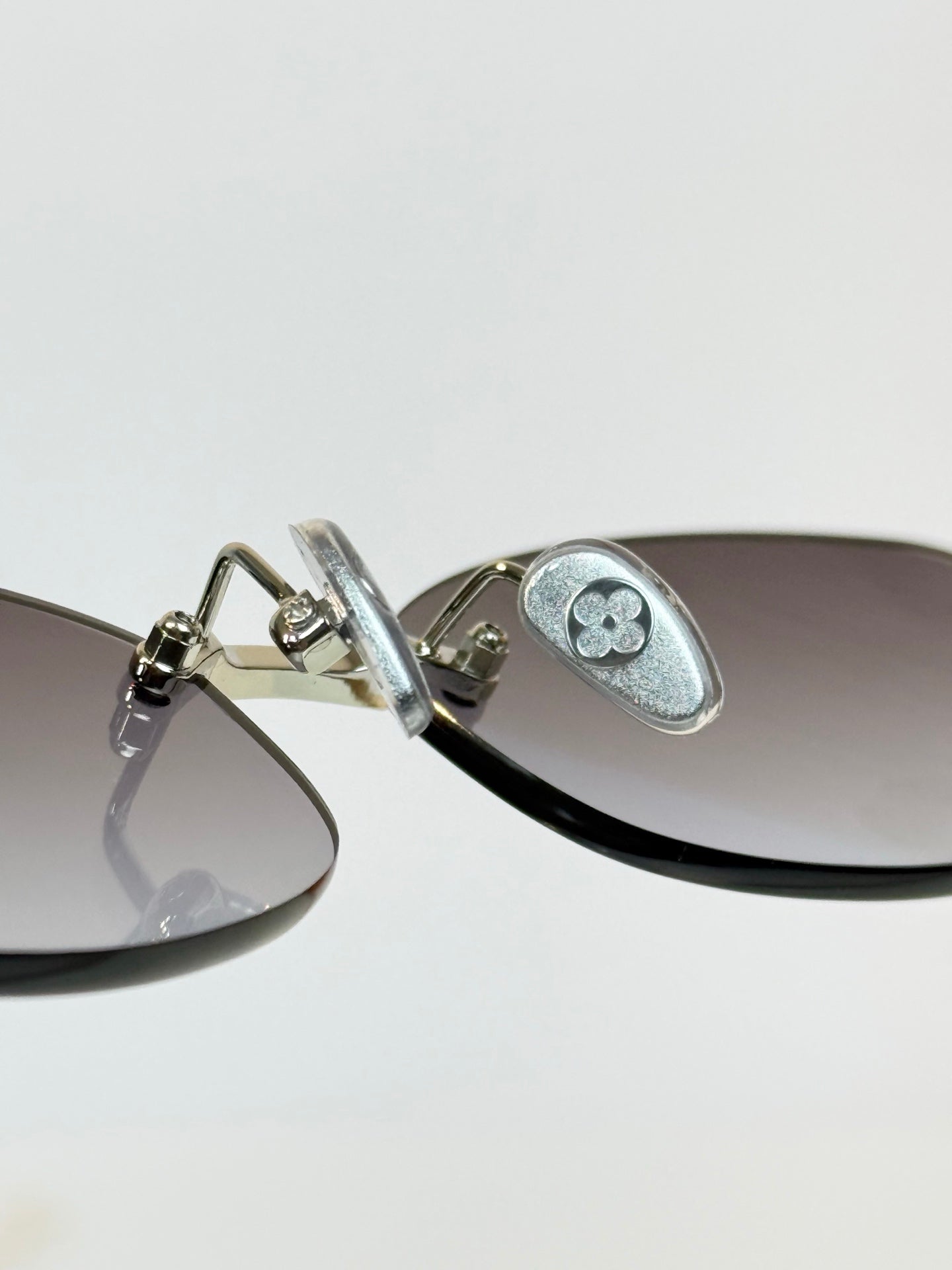 Louis Vuitton Sunglasses – Z3186U