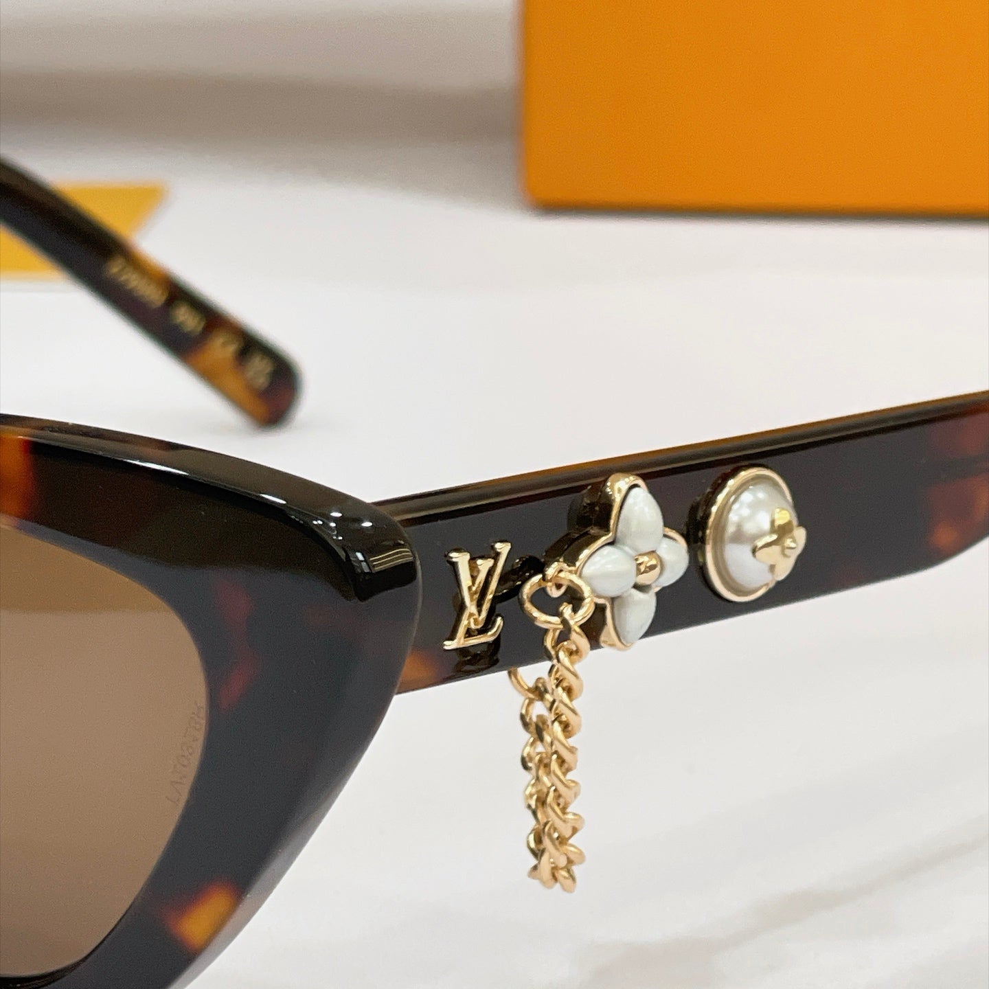 Louis Vuitton Sunglasses – Z2988U
