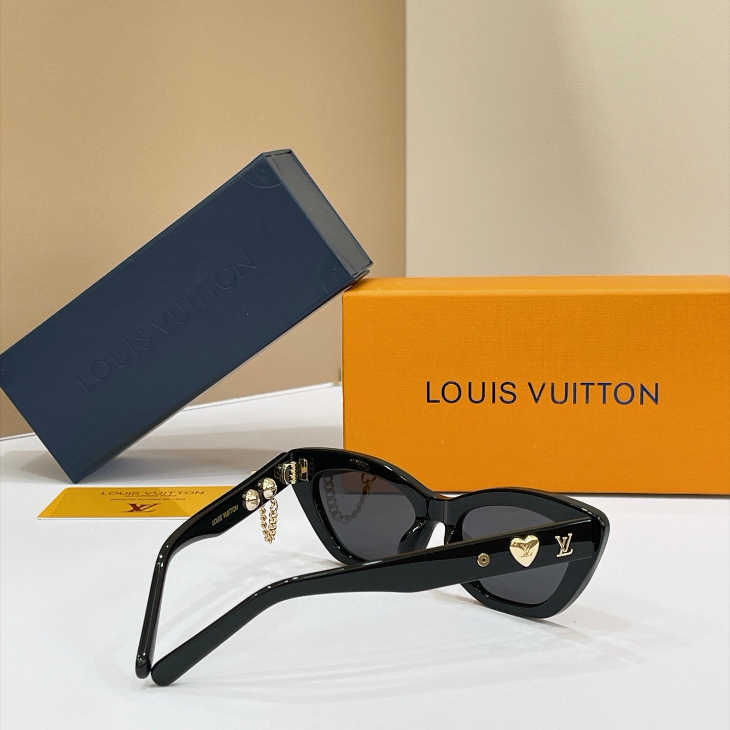 Louis Vuitton Sunglasses – Z2988U