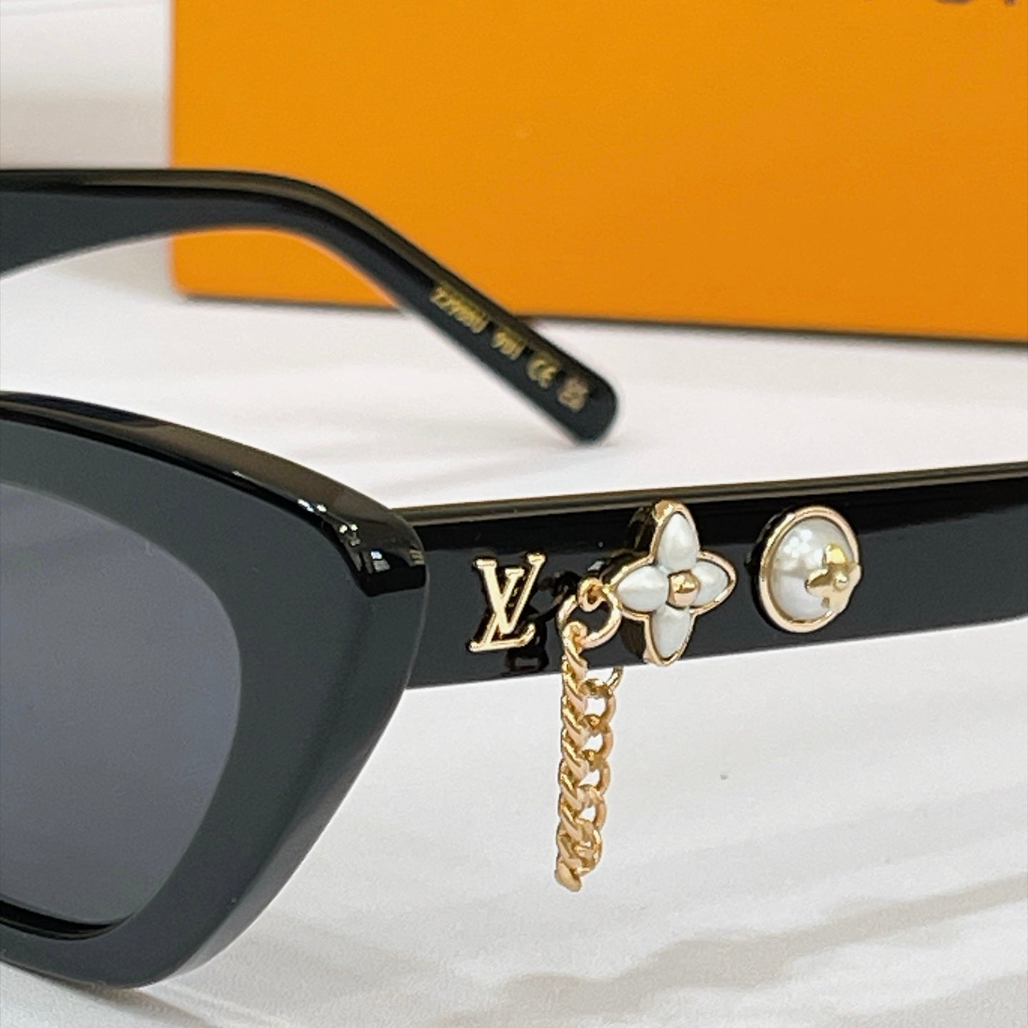 Louis Vuitton Sunglasses – Z2988U