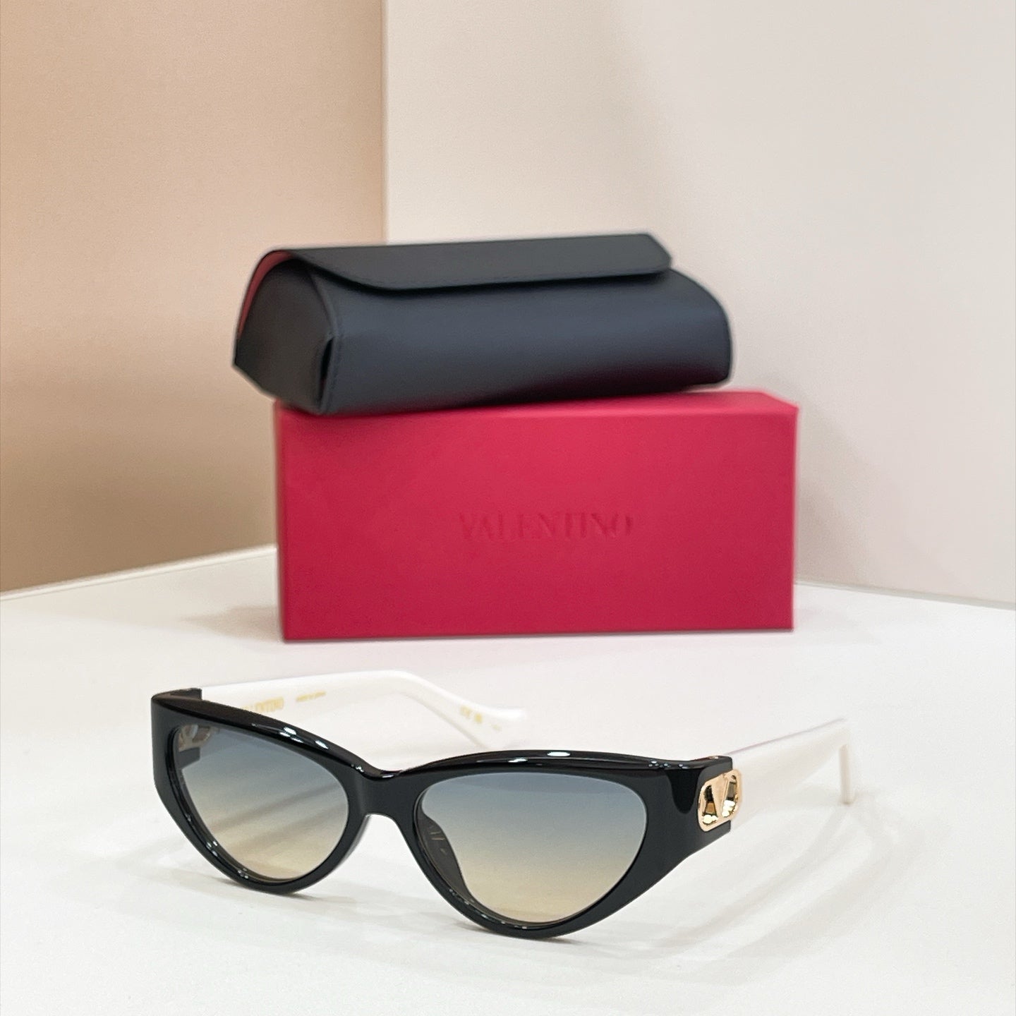 Valentino Sunglasses – VG0014S