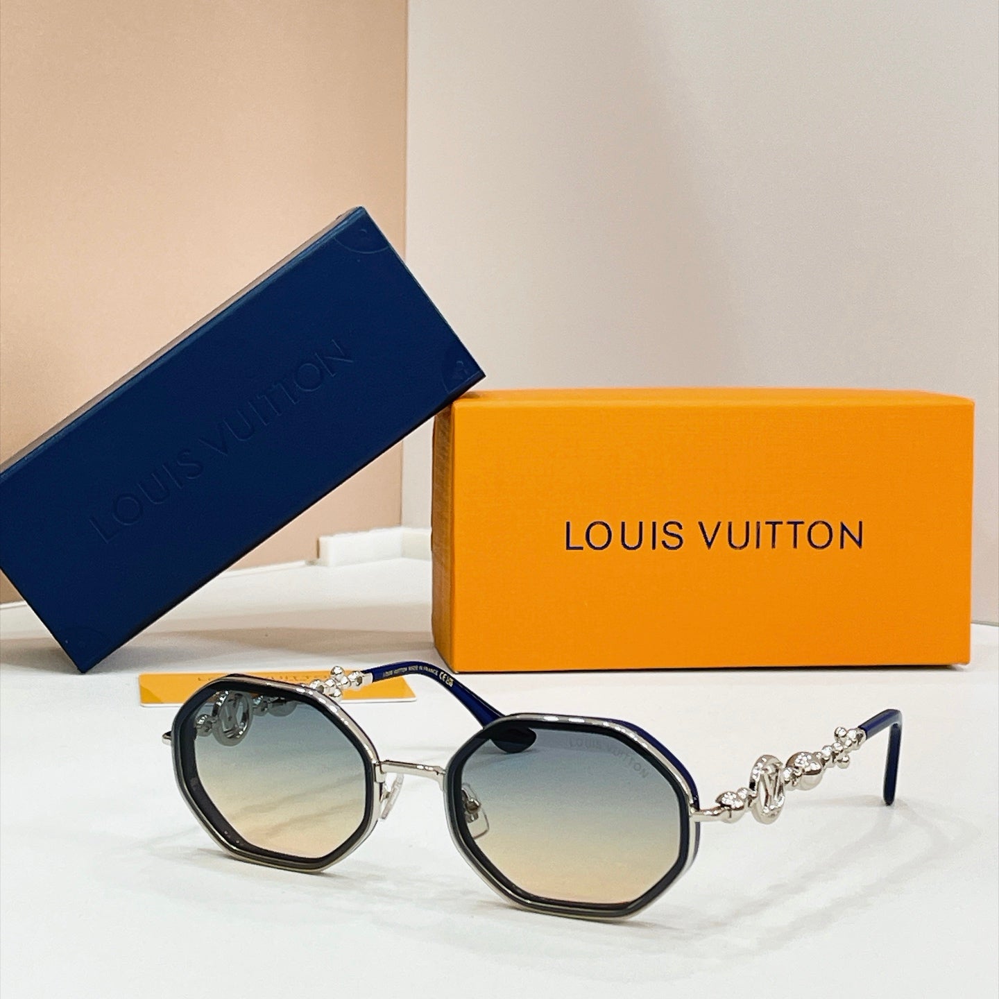 Louis Vuitton Sunglasses – Z7532U