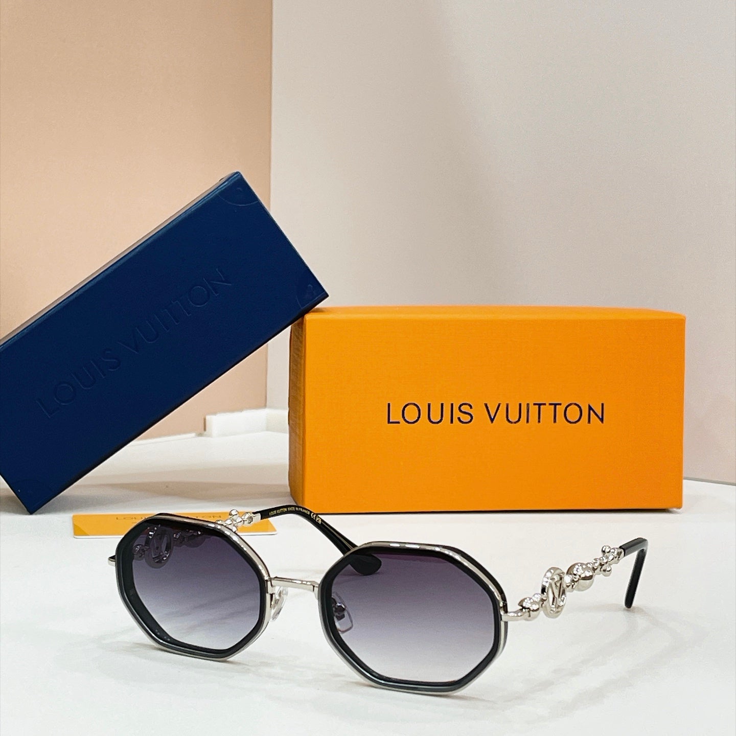 Louis Vuitton Sunglasses – Z7532U