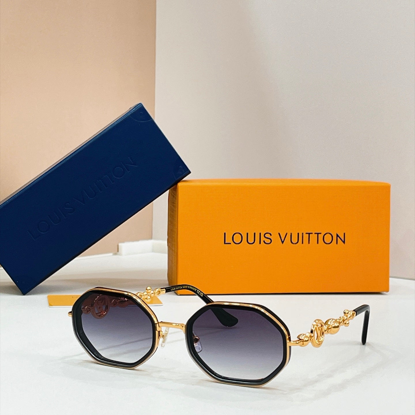 Louis Vuitton Sunglasses – Z7532U