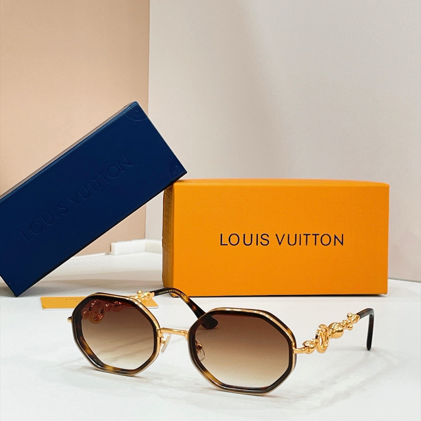 Louis Vuitton Sunglasses – Z7532U