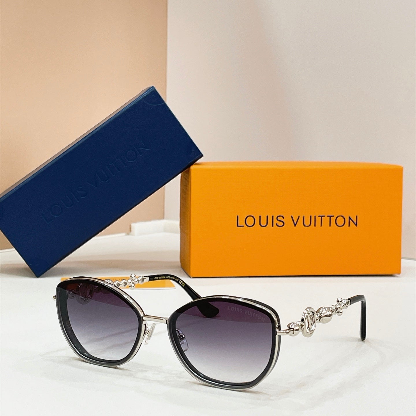 Louis Vuitton Sunglasses – Z7533U