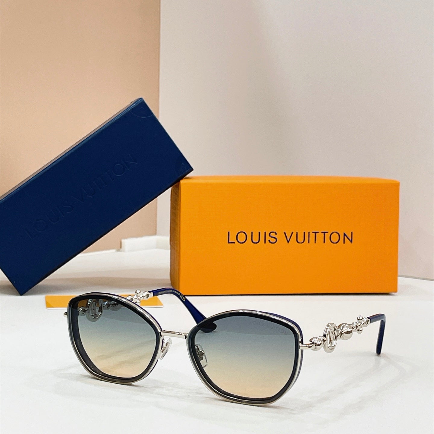 Louis Vuitton Sunglasses – Z7533U