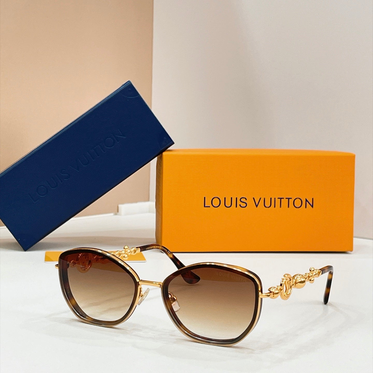Louis Vuitton Sunglasses – Z7533U