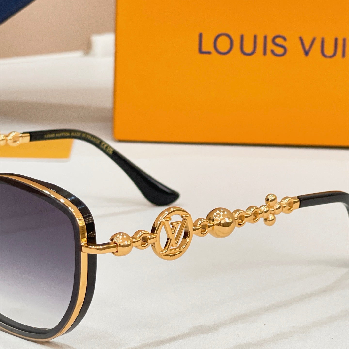 Louis Vuitton Sunglasses – Z7533U